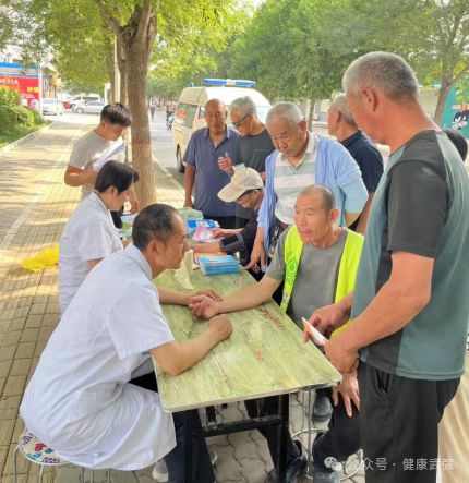 武強(qiáng)縣2025年老年健康科普宣傳周 養(yǎng)生保健服務(wù)在行動